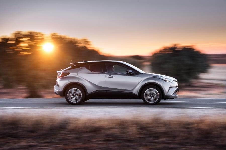  Toyota C-HR 2016 года  (WW) (фото 16 из 53)